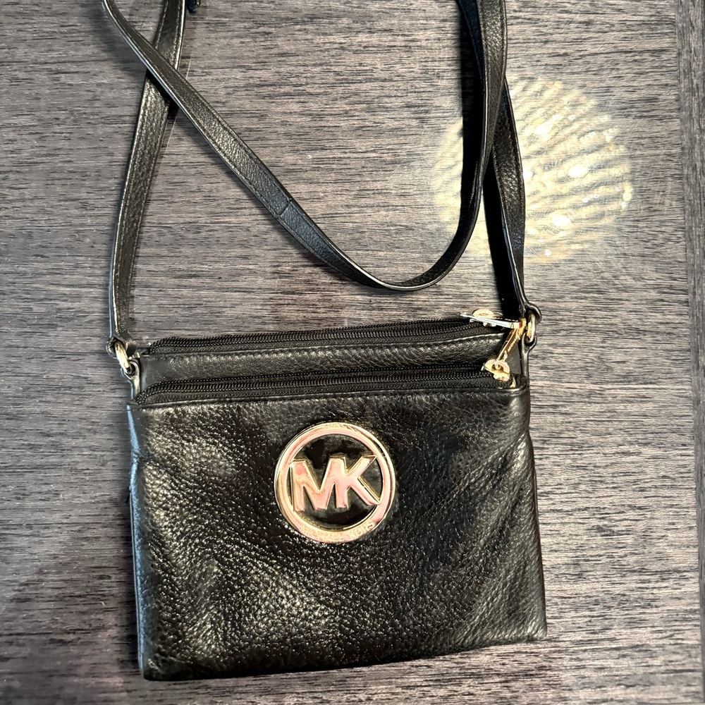 Michael Kors black cross body '